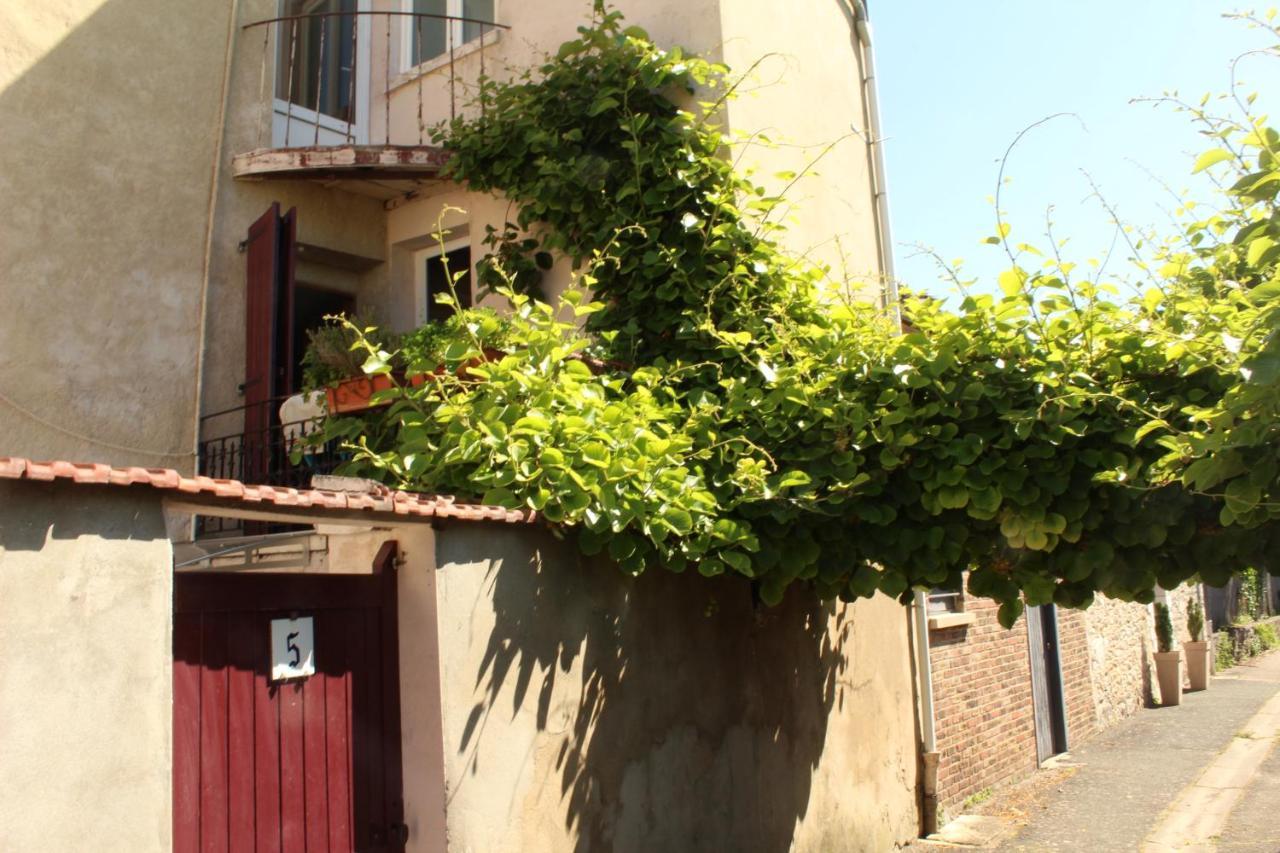 Gite Ancien Relais De Saint-Jacques La Roche-Guyon Eksteriør bilde